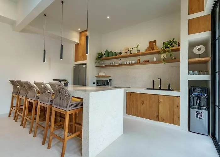 Villa New 4 Bdr Mejan *